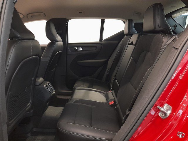 VOLVO XC40 13