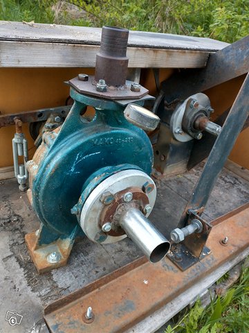 Traktoripyöritteinen vesipumppu, kuva 1