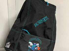 NBA Charlotte Hornets laukku, retro, Laukut ja hatut, Asusteet ja kellot, Ilmajoki, Tori.fi NBA Charlotte Hornets laukku, retro, Laukut ja hatut, Asusteet ja kellot, Ilmajoki, Tori.fi