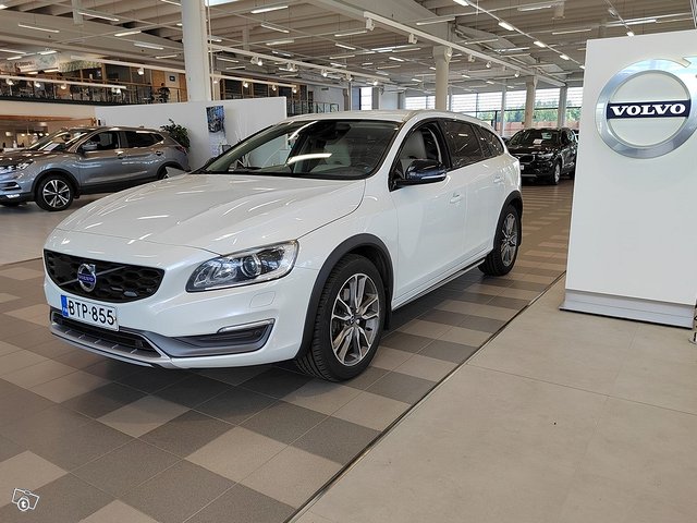 VOLVO V60 Cross Country