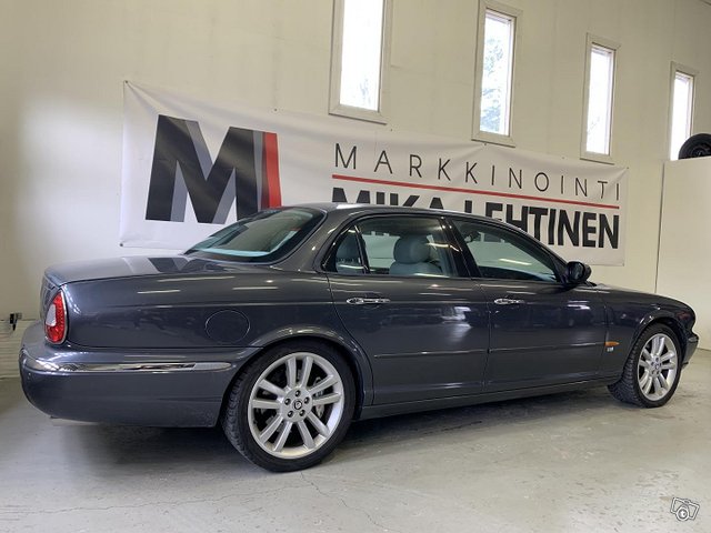 Jaguar XJR 7