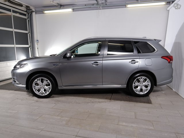 Mitsubishi OUTLANDER PHEV 3