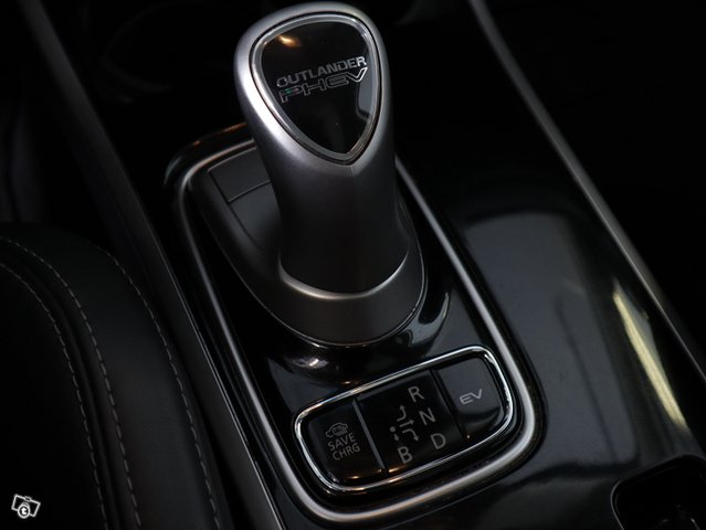 Mitsubishi OUTLANDER PHEV 19