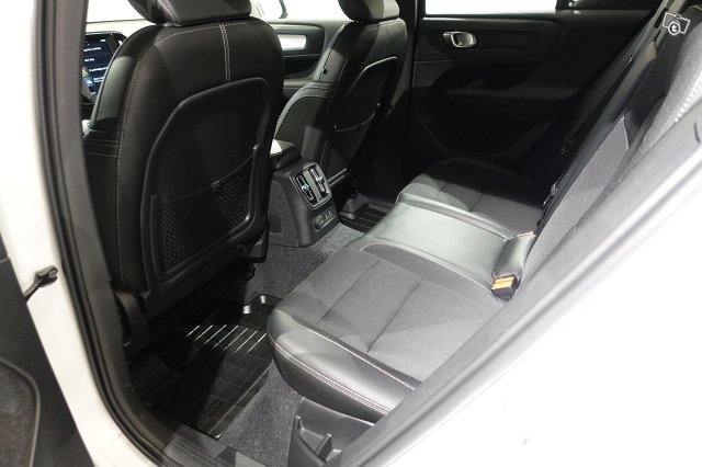 Volvo XC40 12
