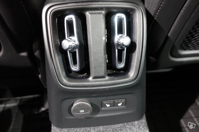 Volvo XC40 13