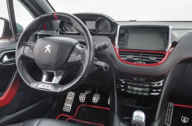 Peugeot 208 10