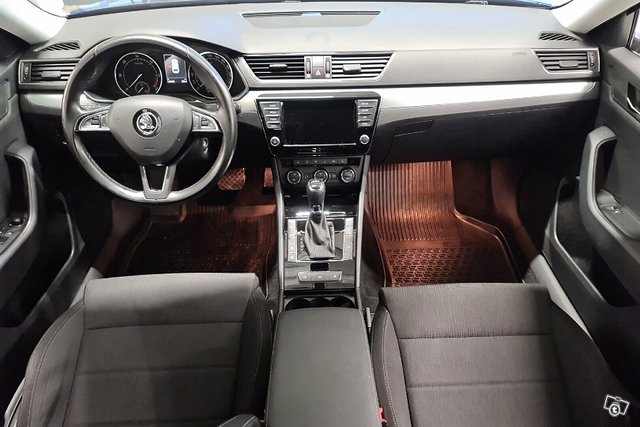 Skoda SUPERB 8