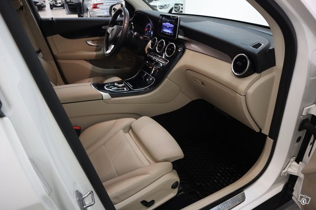 Mercedes-Benz GLC 13