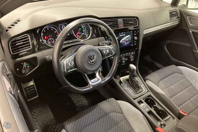 VOLKSWAGEN GOLF 7