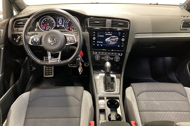 VOLKSWAGEN GOLF 8