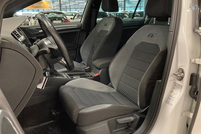 VOLKSWAGEN GOLF 9