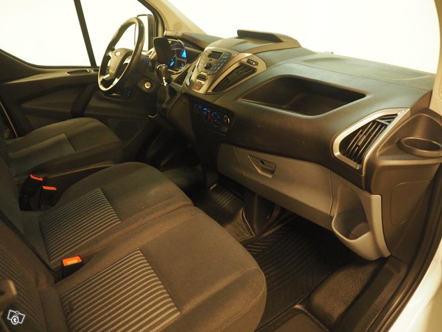 Ford Transit Custom 9