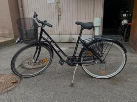 Naisten musta Tunturi-pyörä korilla, Hybridipyörät, Polkupyörät ja pyöräily, Helsinki, Tori.fi Naisten musta Tunturi-pyörä korilla, Hybridipyörät, Polkupyörät ja pyöräily, Helsinki, Tori.fi
