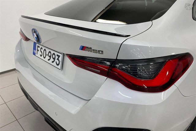 BMW I4 M50 12