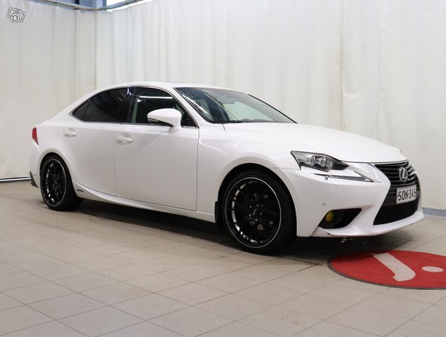 Lexus IS