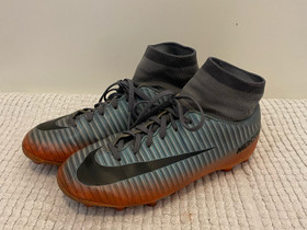 Koko 33,5 Nike Mercurial nappikset, Jalkapallo, Urheilu ja ulkoilu, Helsinki, Tori.fi Koko 33,5 Nike Mercurial nappikset, Jalkapallo, Urheilu ja ulkoilu, Helsinki, Tori.fi