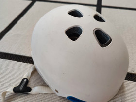 Skeitti kypärä 54-60cm, Rullaluistelu ja skeittaus, Urheilu ja ulkoilu, Kaarina, Tori.fi Skeitti kypärä 54-60cm, Rullaluistelu ja skeittaus, Urheilu ja ulkoilu, Kaarina, Tori.fi