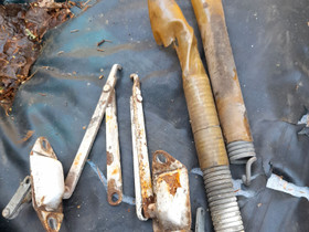 Saab 95 takaluukun sarana + jousi, Autovaraosat, Auton varaosat ja tarvikkeet, Pori, Tori.fi Saab 95 takaluukun sarana + jousi, Autovaraosat, Auton varaosat ja tarvikkeet, Pori, Tori.fi