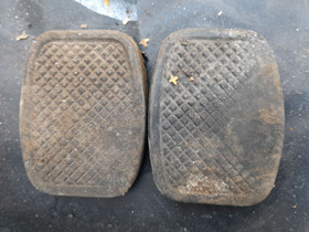 Saab 95 / 96 polkimen kumi 2kpl, Autovaraosat, Auton varaosat ja tarvikkeet, Pori, Tori.fi Saab 95 / 96 polkimen kumi 2kpl, Autovaraosat, Auton varaosat ja tarvikkeet, Pori, Tori.fi