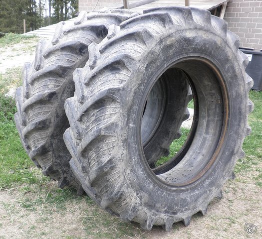 Traktorin renkaat Taurus Point 8 18.4 R38, kuva 1