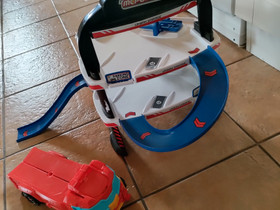 Parkkitalo ja transformers, Lelut ja pelit, Lastentarvikkeet ja lelut, Jyväskylä, Tori.fi Parkkitalo ja transformers, Lelut ja pelit, Lastentarvikkeet ja lelut, Jyväskylä, Tori.fi
