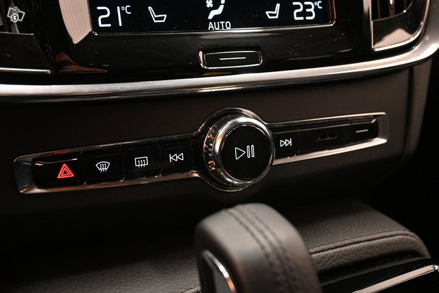 Volvo V90 25