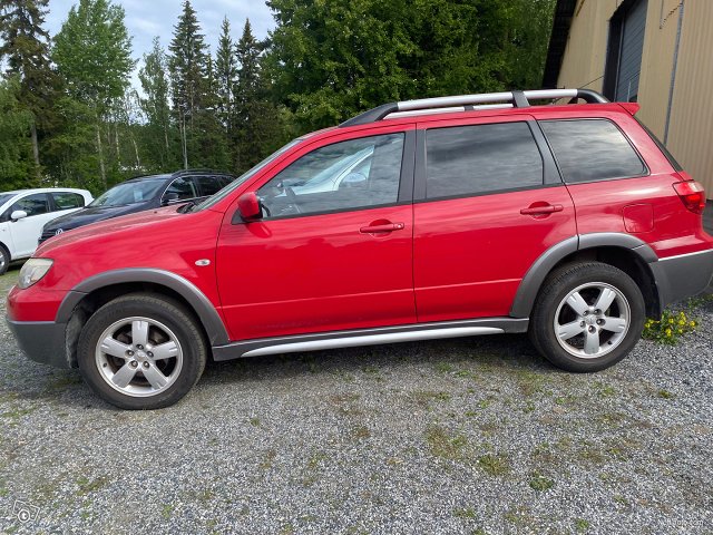 Mitsubishi Outlander 2