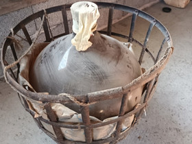 Vintage ruskea AIV- pullo metallikehikossa, Antiikki ja taide, Sisustus ja huonekalut, Huittinen, Tori.fi Vintage ruskea AIV- pullo metallikehikossa, Antiikki ja taide, Sisustus ja huonekalut, Huittinen, Tori.fi