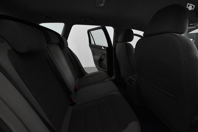 Volkswagen Golf 15