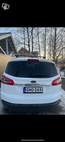 Ford S-Max 10