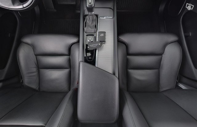 VOLVO XC60 9