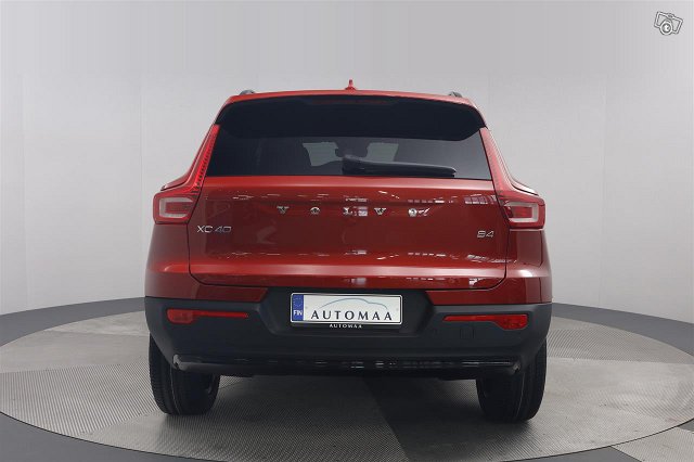 VOLVO XC40 2