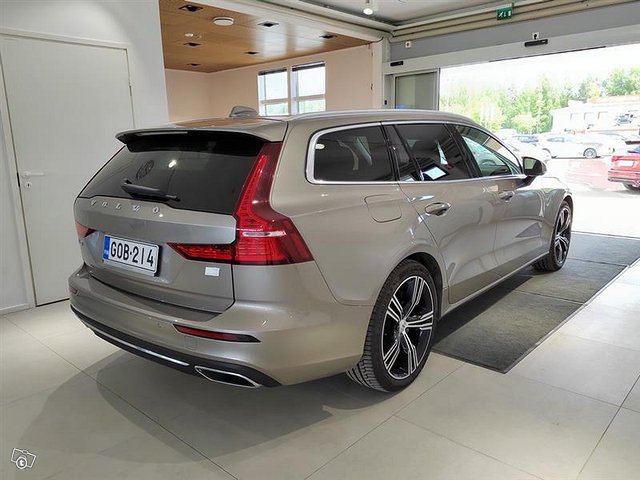 VOLVO V60 2