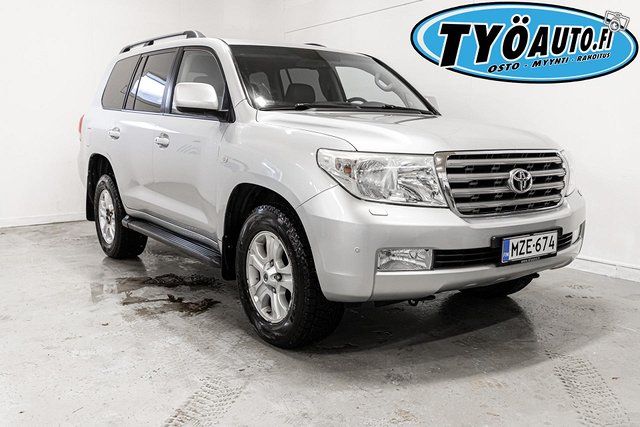 Toyota Land Cruiser 2
