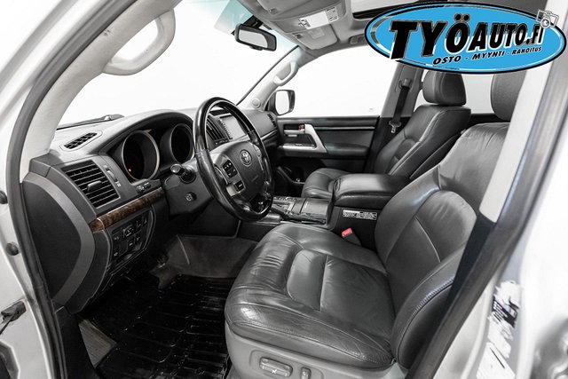 Toyota Land Cruiser 8