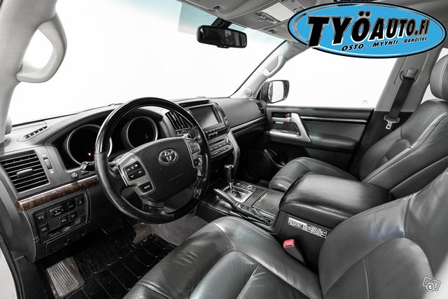 Toyota Land Cruiser 9