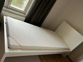 2 kpl Ikea Malm sängynrunkoja 90x200 valkoinen, Sängyt ja makuuhuone, Sisustus ja huonekalut, Muurame, Tori.fi