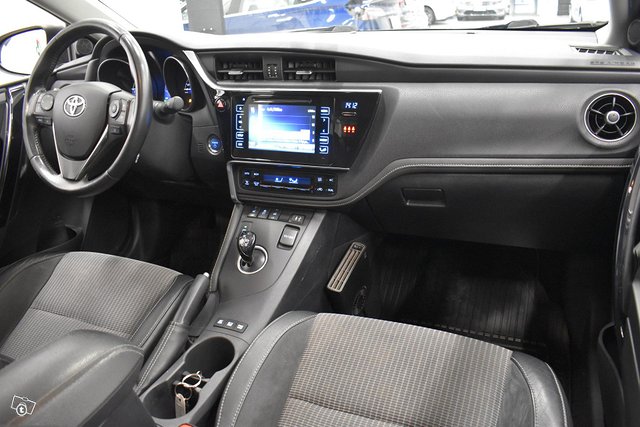 Toyota Auris 17