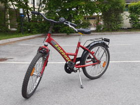 Lasten pyörä 20''+kypärä+pumppu, Lasten pyörät, Polkupyörät ja pyöräily, Joensuu, Tori.fi Lasten pyörä 20''+kypärä+pumppu, Lasten pyörät, Polkupyörät ja pyöräily, Joensuu, Tori.fi