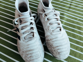 Adidas Predator jalkapallokengät, 34, Jalkapallo, Urheilu ja ulkoilu, Turku, Tori.fi Adidas Predator jalkapallokengät, 34, Jalkapallo, Urheilu ja ulkoilu, Turku, Tori.fi
