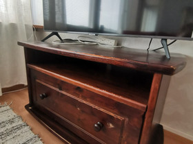 Massiivipuinen tumma senkki / tv-taso, Hyllyt ja säilytys, Sisustus ja huonekalut, Kajaani, Tori.fi Massiivipuinen tumma senkki / tv-taso, Hyllyt ja säilytys, Sisustus ja huonekalut, Kajaani, Tori.fi