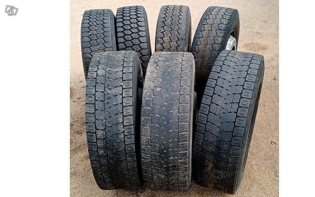 315/70R22.5 Renkaat vanteilla, kuva 1