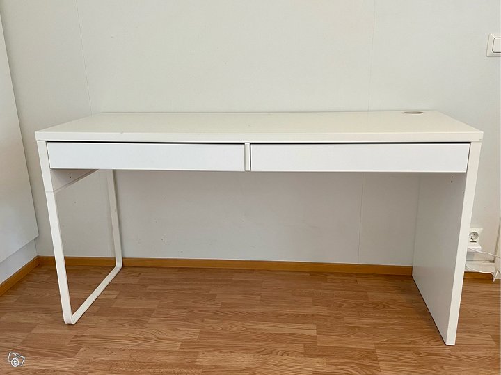 VARATTU Ikea MICKE työpöytä/desk, ...