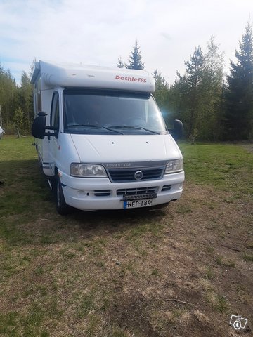 Asuntoauto 6 hengelle, kuva 1