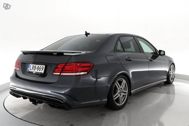 Mercedes-Benz E 5