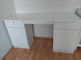 Valkoinen työpöytä, Pöydät ja tuolit, Sisustus ja huonekalut, Oulu, Tori.fi Valkoinen työpöytä, Pöydät ja tuolit, Sisustus ja huonekalut, Oulu, Tori.fi