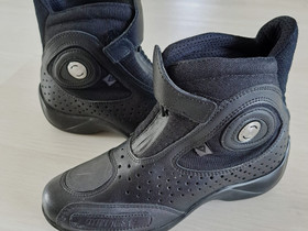 Ajokengät (Dainese) - koko 37, Ajoasut, kengät ja kypärät, Mototarvikkeet ja varaosat, Espoo, Tori.fi Ajokengät (Dainese) - koko 37, Ajoasut, kengät ja kypärät, Mototarvikkeet ja varaosat, Espoo, Tori.fi