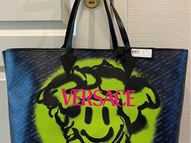 Versace Smiley Medusa Graffiti tote laukku, Laukut ja hatut, Asusteet ja kellot, Vantaa, Tori.fi