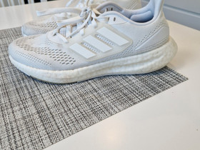 Adidas 40 2/3 lenkkarit, Juoksu ja lenkkeily, Urheilu ja ulkoilu, Pieksämäki, Tori.fi Adidas 40 2/3 lenkkarit, Juoksu ja lenkkeily, Urheilu ja ulkoilu, Pieksämäki, Tori.fi