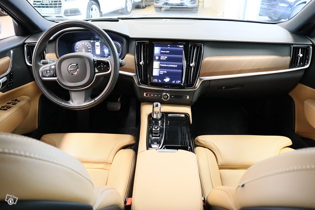 Volvo S90 5